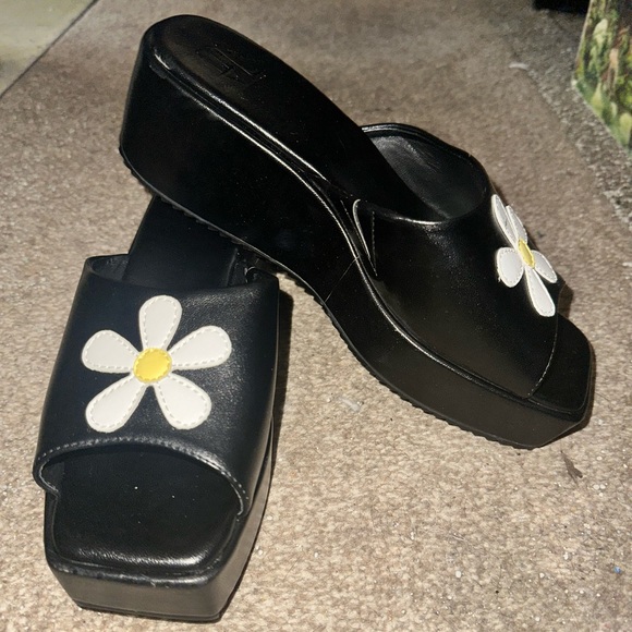 ***SOLD*** Dolls Kill Sirena Bloom Platform Sandals - Picture 2 of 2